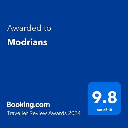 Modrians Bed and Breakfast Runaway Bay Exteriör bild