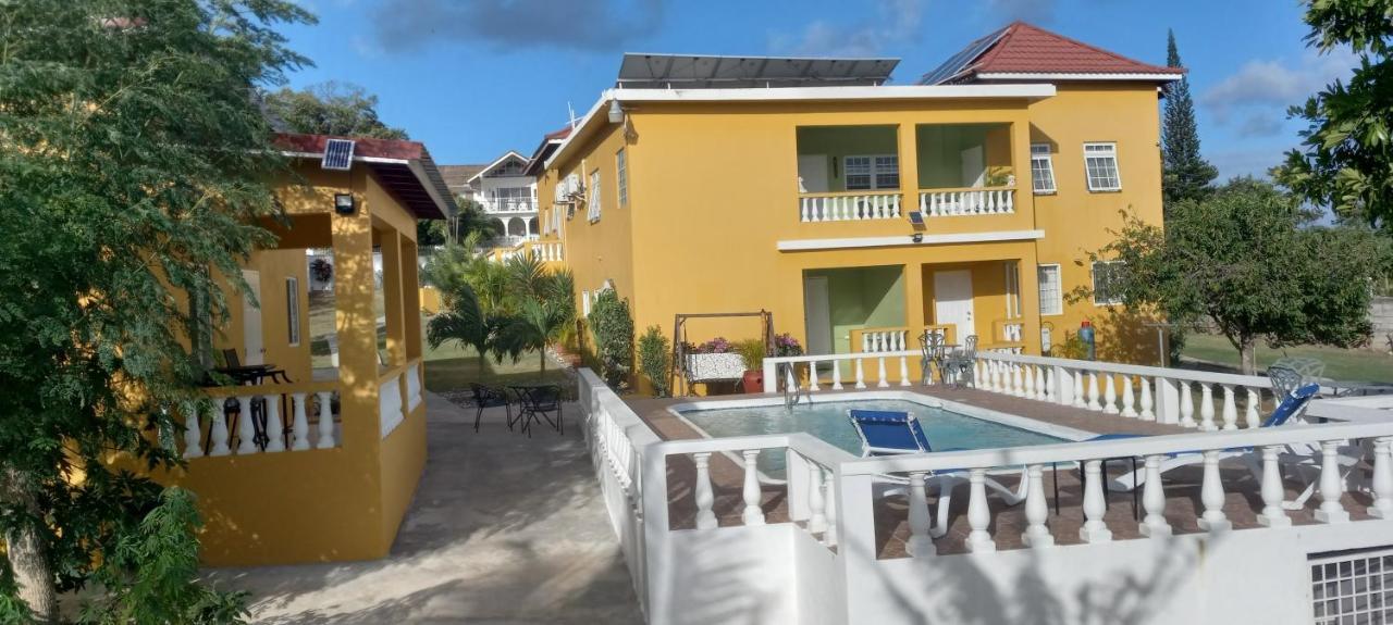 Modrians Bed and Breakfast Runaway Bay Exteriör bild